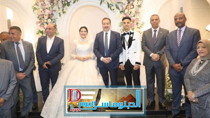 محافظ المنوفية يشارك عروسين ايتام فرحتهم